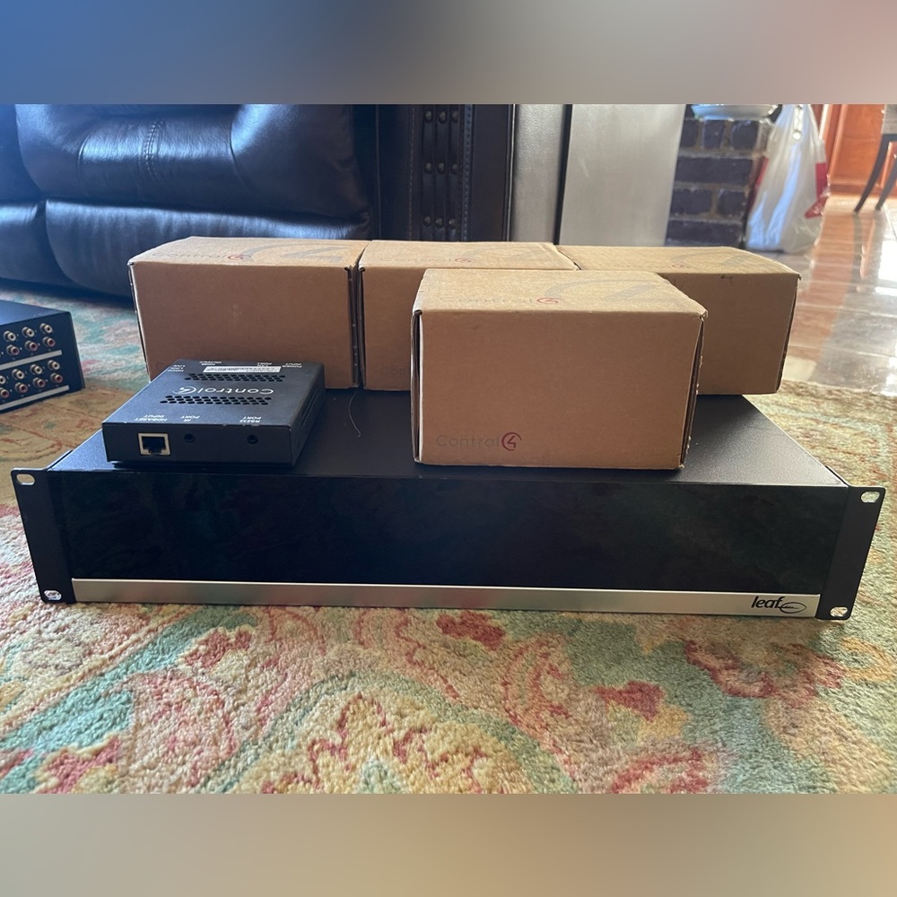 Leaf/Control4 LU862 4K Ultra HD 8×8Matrix Switch with 5 control4 HDbase receiver
